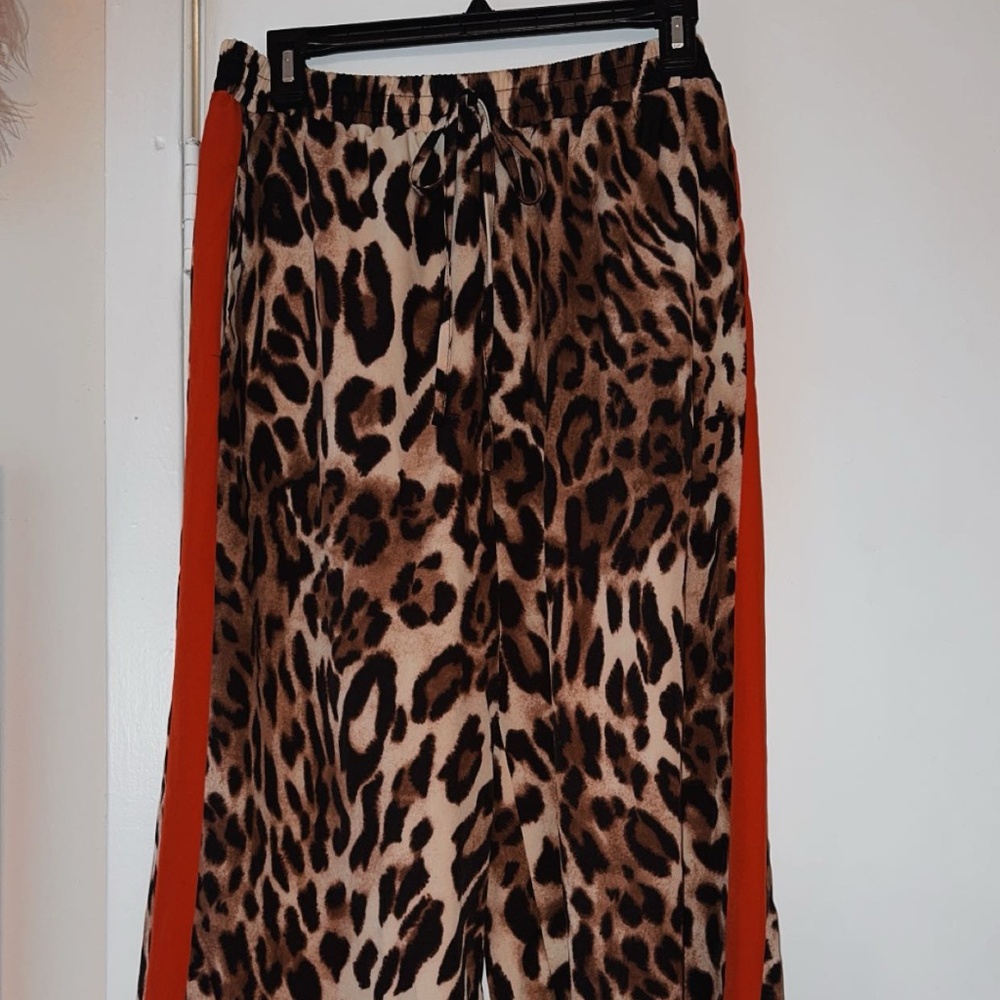 Leopard print pants with detail stripe